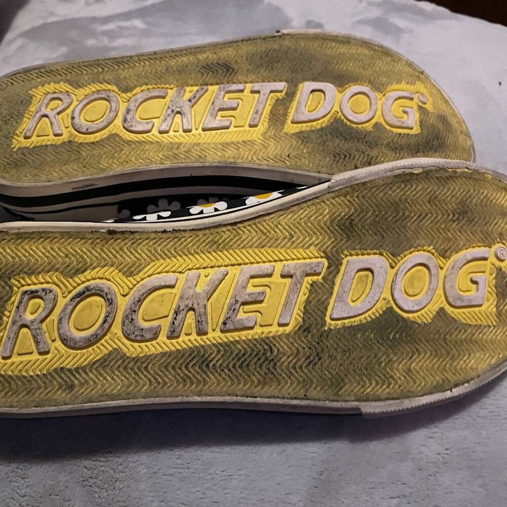 Daisy Pattern Sneakers - Picture 2 of 3